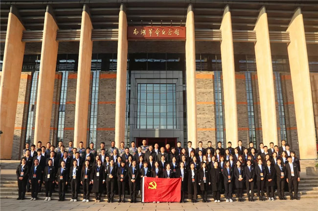 我校區全體教職員工赴上海、嘉興開展“不忘初心、牢記使命”主題教育